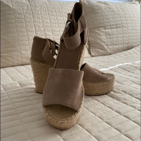 Marc Fisher
ALIDA ESPADRILLE PLATFORM WEDGE - Picture 7 of 14